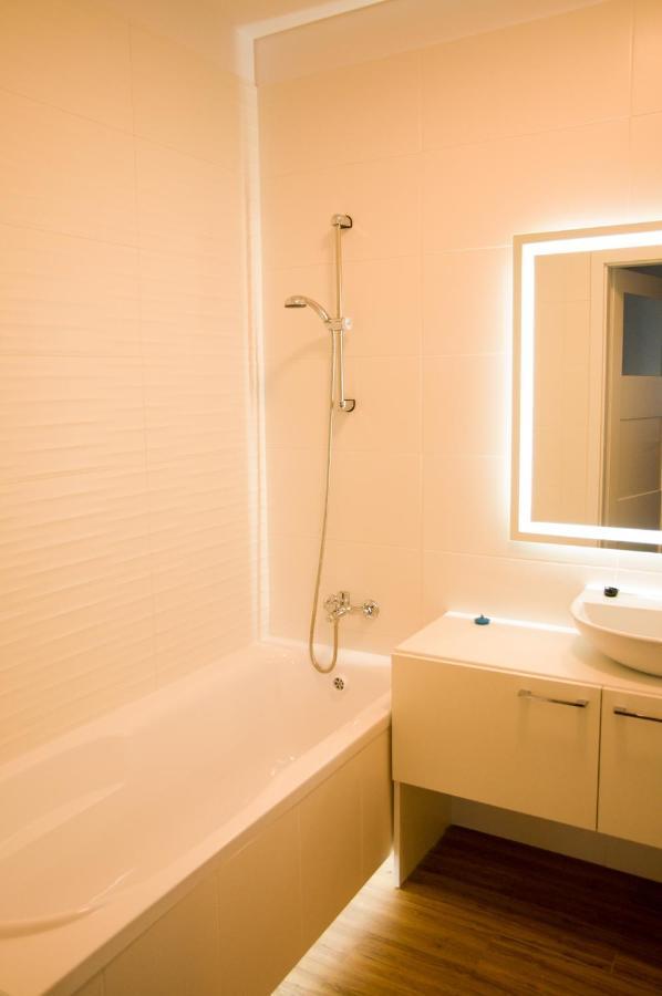 Apartament Verde Lodź Bagian luar foto